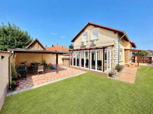 Central-Aqua Apartman - Housity