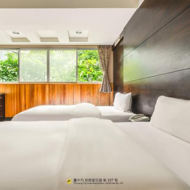CHECK inn Express Taichung Fengchia - Housity