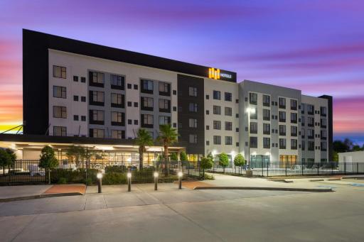 EVEN Hotel Shenandoah - The Woodlands by IHG - Housity