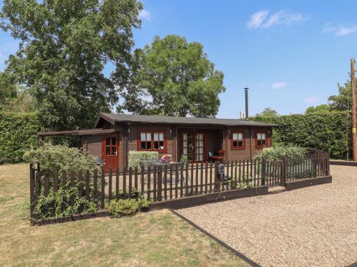 Tythe Lodge - Hot Tub Retreat in Rural Lincolnshire Family-Friendly Lodge Near Heckington - Housity