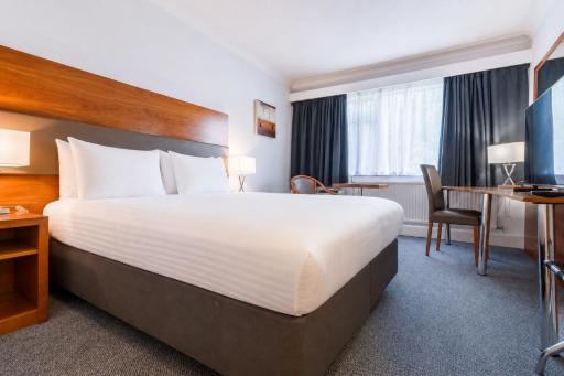 Holiday Inn Newport, an IHG Hotel - Housity