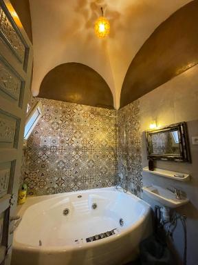 Riad Noureddine - Housity