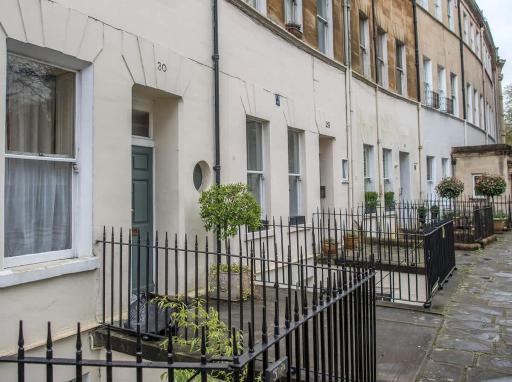 Grosvenor Pad - Lovely 2-bed Flat - FREE ON STREET PARKING - Housity