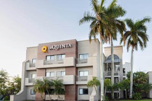 La Quinta by Wyndham Ft. Myers - Sanibel Gateway - Housity
