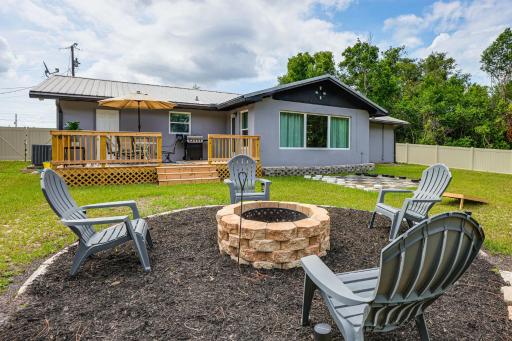 Deltona Lake House, Day Trip to Disney and Universal - Housity