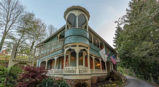 Engadine Inn and Cabins - Housity