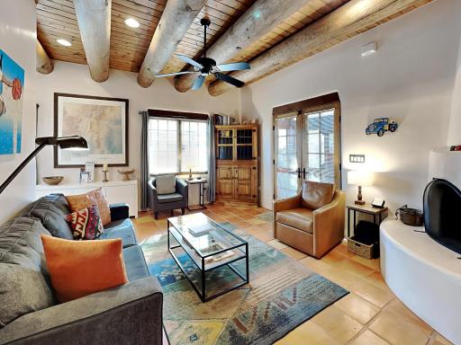 Deseo de Santa Fe, 2 Bedrooms, Patio, WiFi, Sleeps 4 - Housity