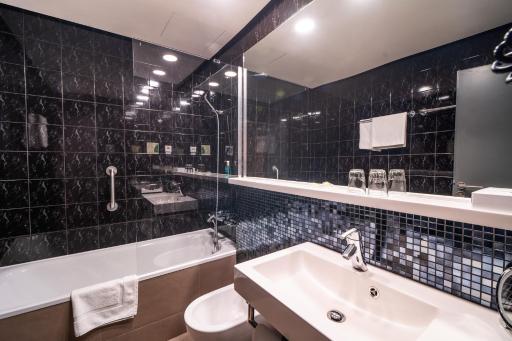 Expo Hotel - Housity