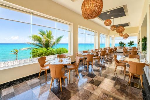 The Pyramid Cancun by Oasis - All Inclusive - Housity