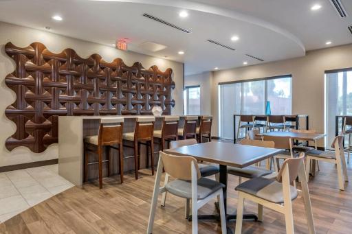 Comfort Suites Fort Lauderdale Airport & Cruise Port - Housity