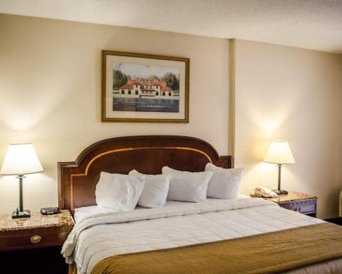 Quality Inn & Suites Pensacola Bayview - Housity