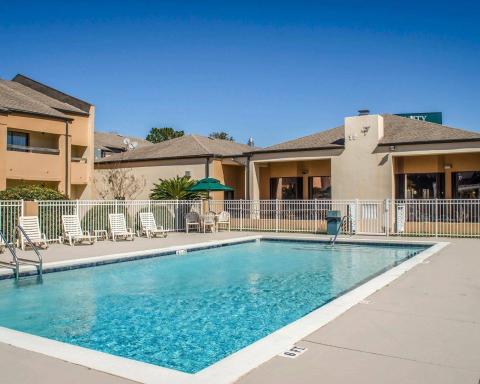 Quality Inn & Suites Pensacola Bayview - Housity