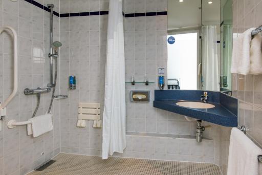 Holiday Inn Express East Midlands Airport, an IHG Hotel - Housity