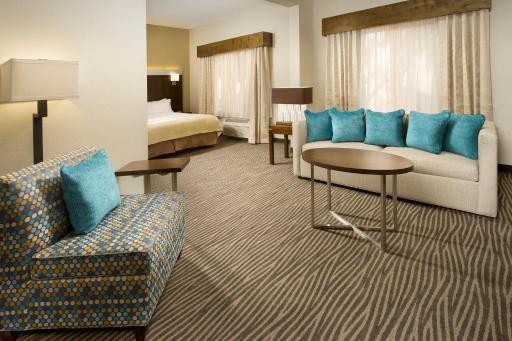 Holiday Inn El Paso Airport, an IHG Hotel - Housity