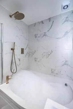 Manhattan Luxury Suites - Housity