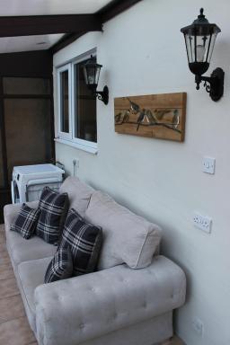 The Hampton Beautiful 3 Bedroom House with Conservatory & Garden - Housity