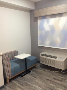 Super 8 by Wyndham Houston North I-45 - Housity