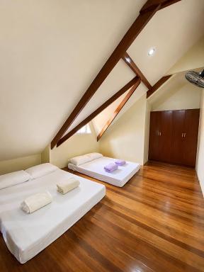Elliannah Pines Hotel - Housity