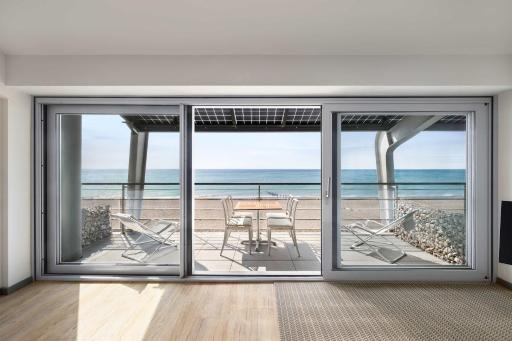 Lancing beach apartment. - Housity