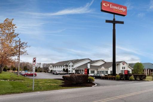 Econo Lodge Inn & Suites Dickson - Housity