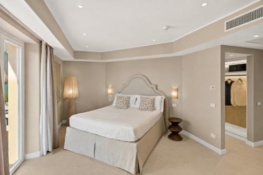 Hotel Capri - Housity