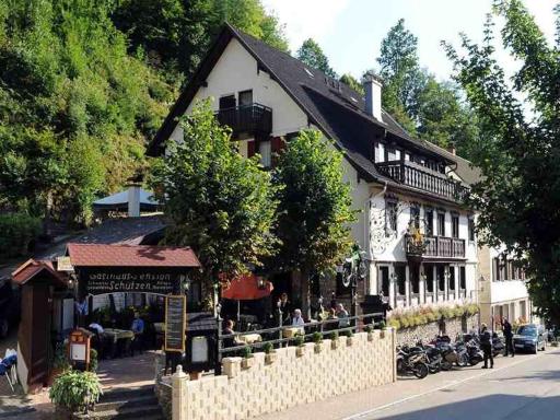 Hotel Schützen - Housity