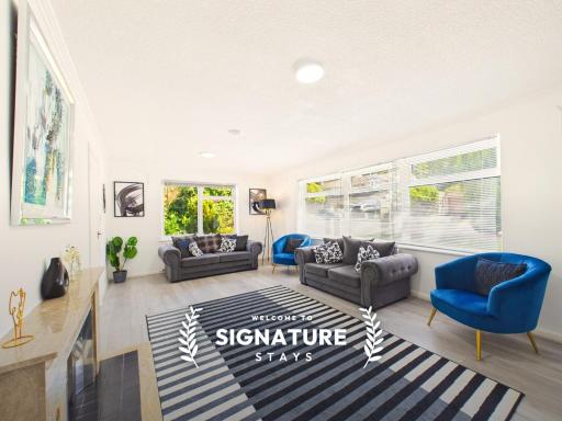 NEW Modern & Spacious Home in Oadby By Signature Stays - FREE Parking - Housity