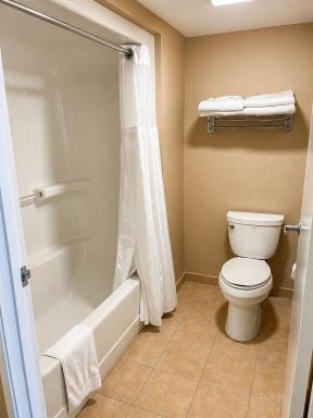 Burbank Inn and Suites - Housity