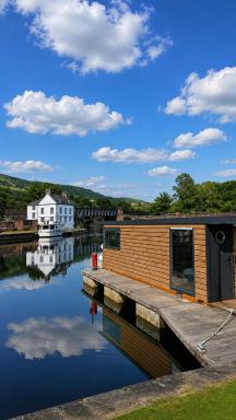 Custom House Hotel - Housity