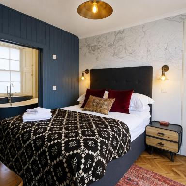 Custom House Hotel - Housity