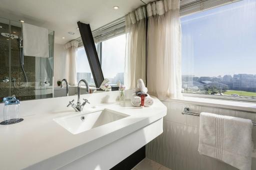 Travel Proud ONOMO Hotel Waterfront - Housity