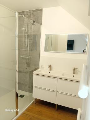 Chambre, salle de bain, toilette, salon privatif - Housity