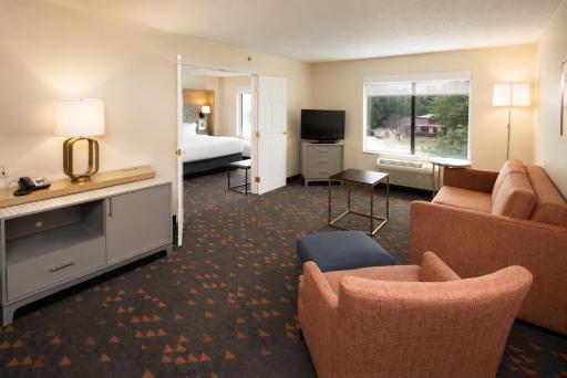 Holiday Inn Hotel & Suites Ann Arbor University of Michigan Area, an IHG Hotel - Housity