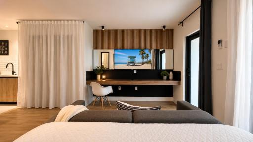 Casa Cuba in Little Havana, Brickell, Calle 8 and 10 minutes to the Beach FREE PARKING - Housity