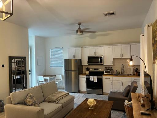 Beautiful Private Casita/Guesthouse w/ Kitchen, Access to Pool/Spa - Housity
