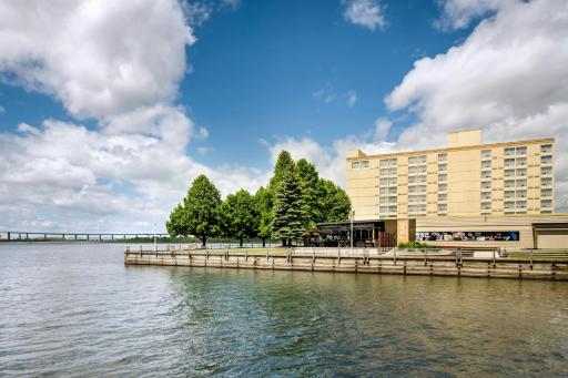 Travel Proud Delta Hotels by Marriott Sault Ste. Marie Waterfront - Housity