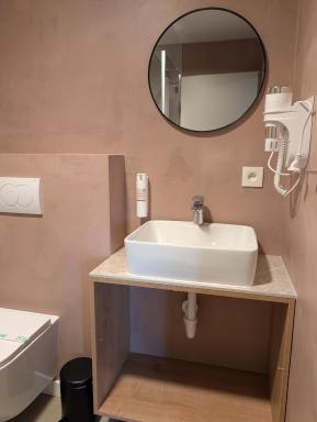 Slavic Spacious Apartment - Housity