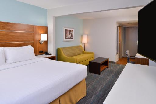 Holiday Inn Express & Suites Austin North Central, an IHG Hotel - Housity