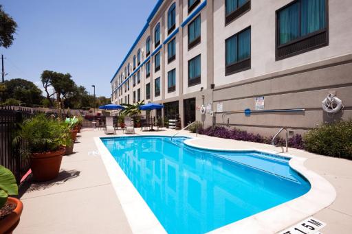 Holiday Inn Express & Suites Austin North Central, an IHG Hotel - Housity