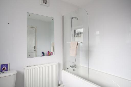 The Vacationers - Pvt Rooms with Shared Bath - Housity