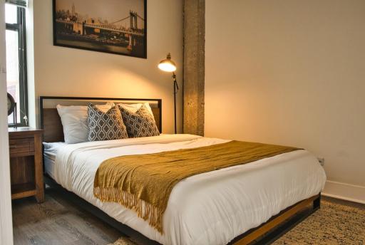 McCormick Place beautiful 3br-2b that sleeps 8 guests with Patio, skyline view, Optional Parking and Gym access - Housity