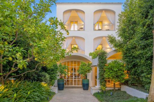 Pazziella Garden & Suites - Housity