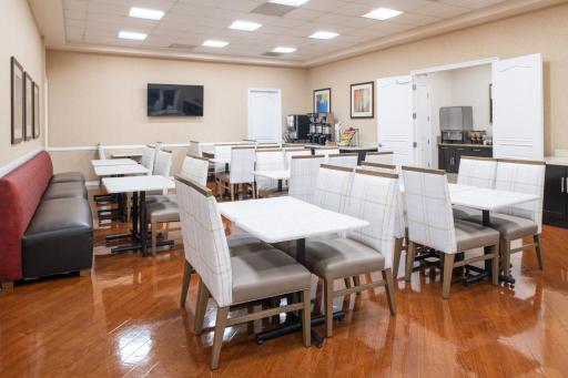 Cortona Inn and Suites Anaheim Resort - Housity