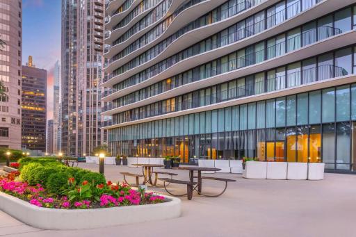 Radisson Blu Aqua Hotel, Chicago - Housity