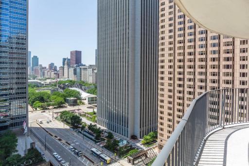 Radisson Blu Aqua Hotel, Chicago - Housity