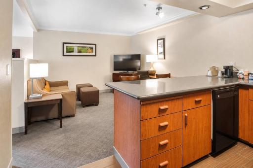 Comfort Inn Columbia Gorge - Housity