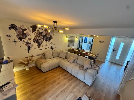 The Secret Garden, Donaghadee - The Beach House - Hot Tub - Tiki Bar - Games Room - Sleeps 6 - Housity