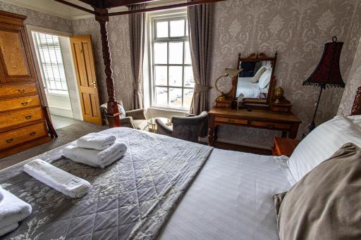 The Queens Hotel - Housity