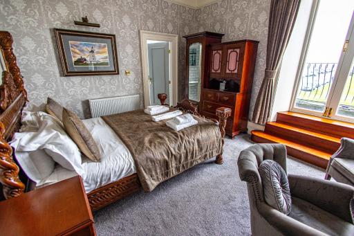 The Queens Hotel - Housity