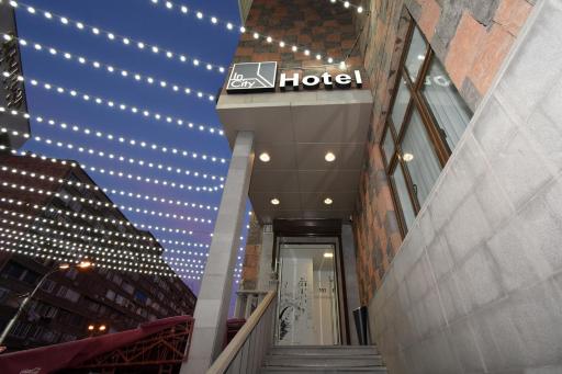In City Hotel - Housity